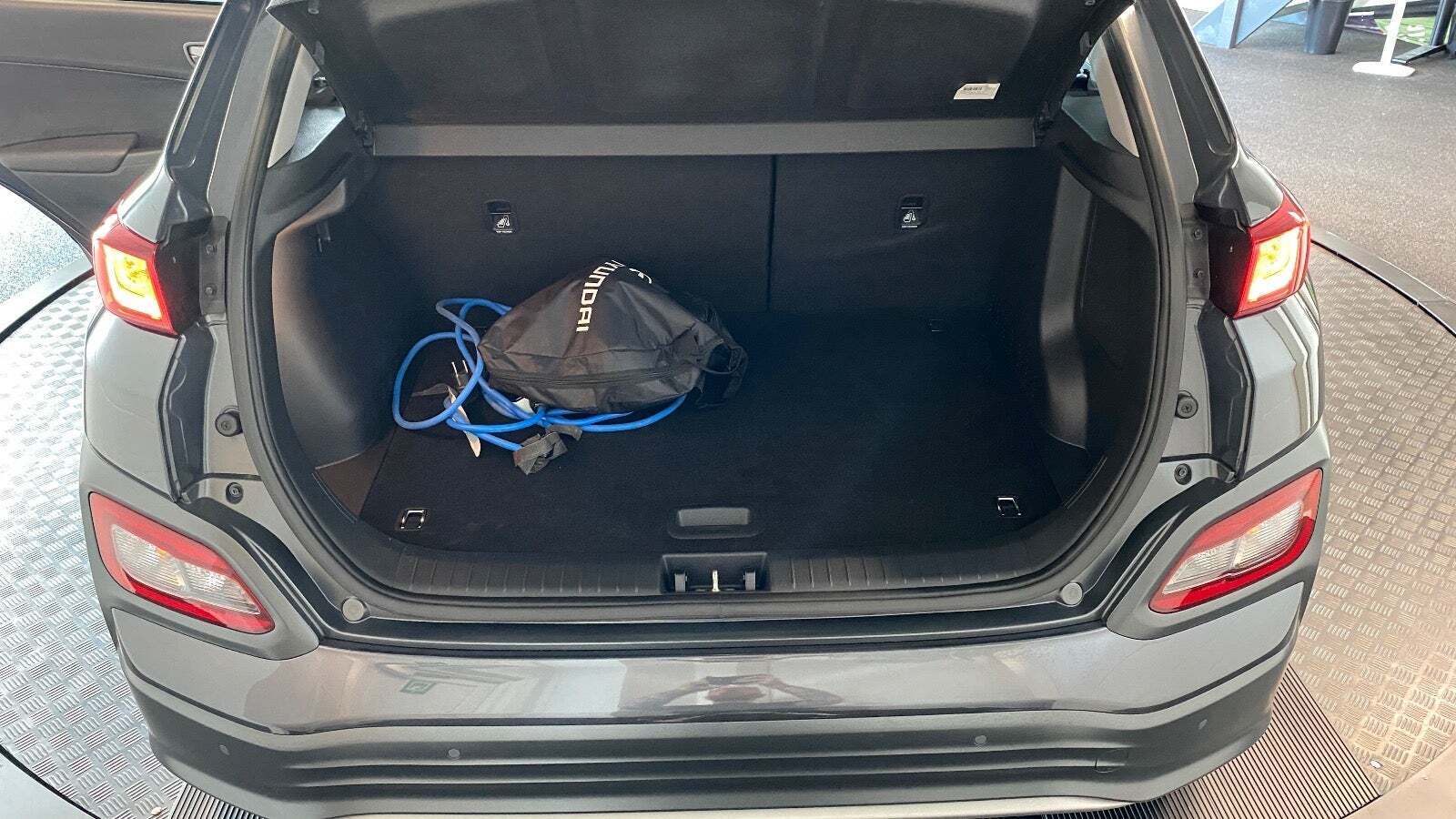 Grå Hyundai Kona fra 2021