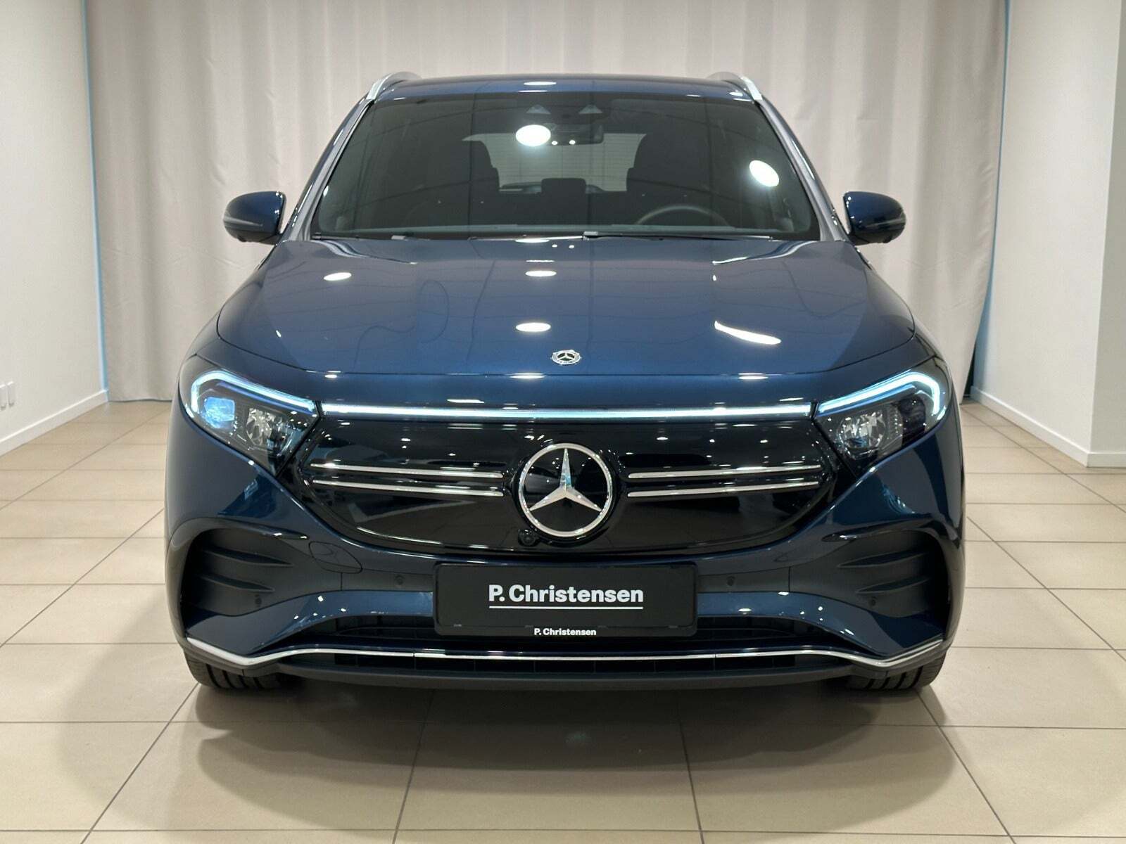 Blå Mercedes EQA250 fra 2022