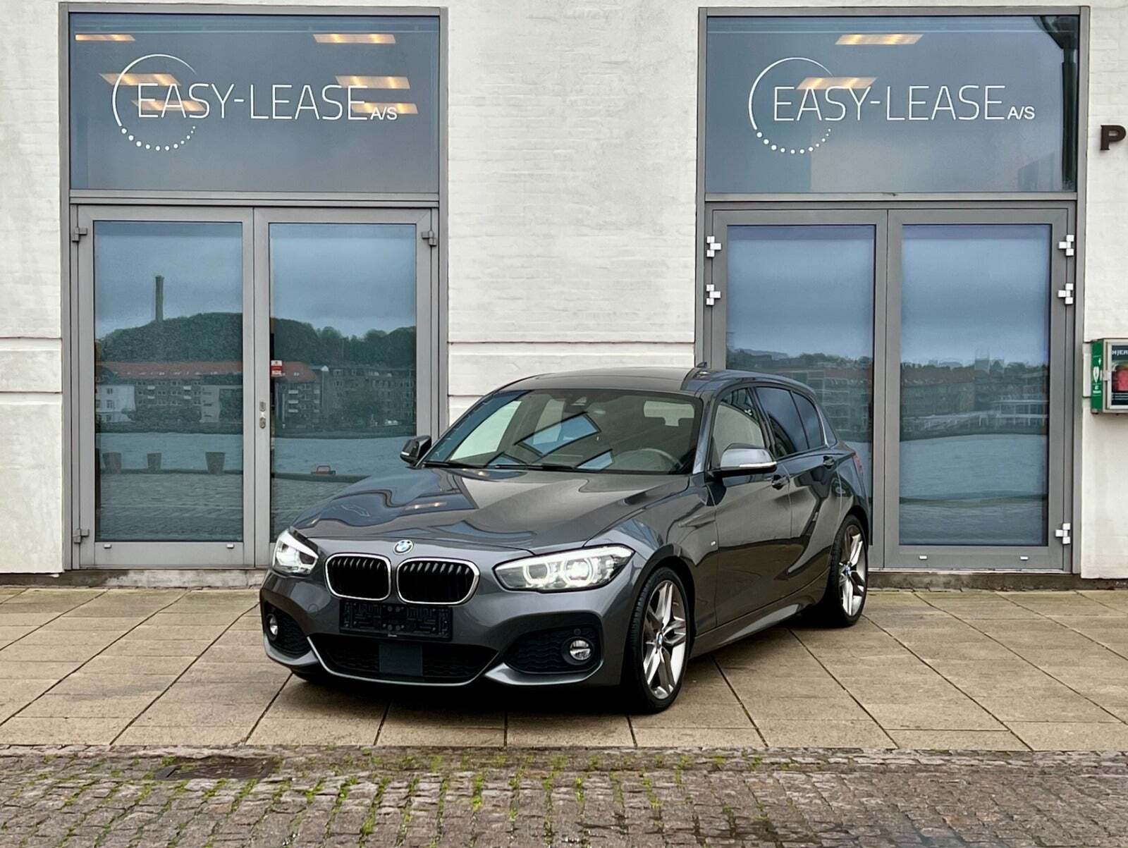 Grå BMW 118d fra 2019