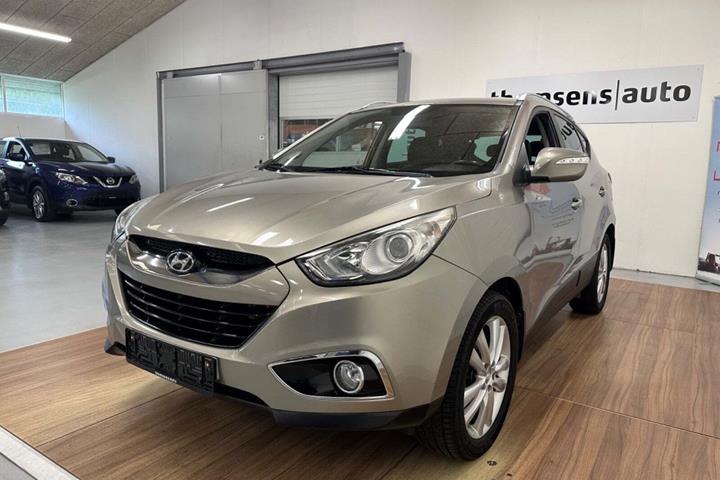 Orange Hyundai ix35 fra 2010 set udefra