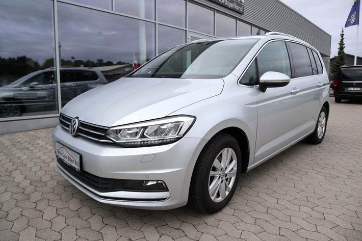 Grå VW Touran fra 2020