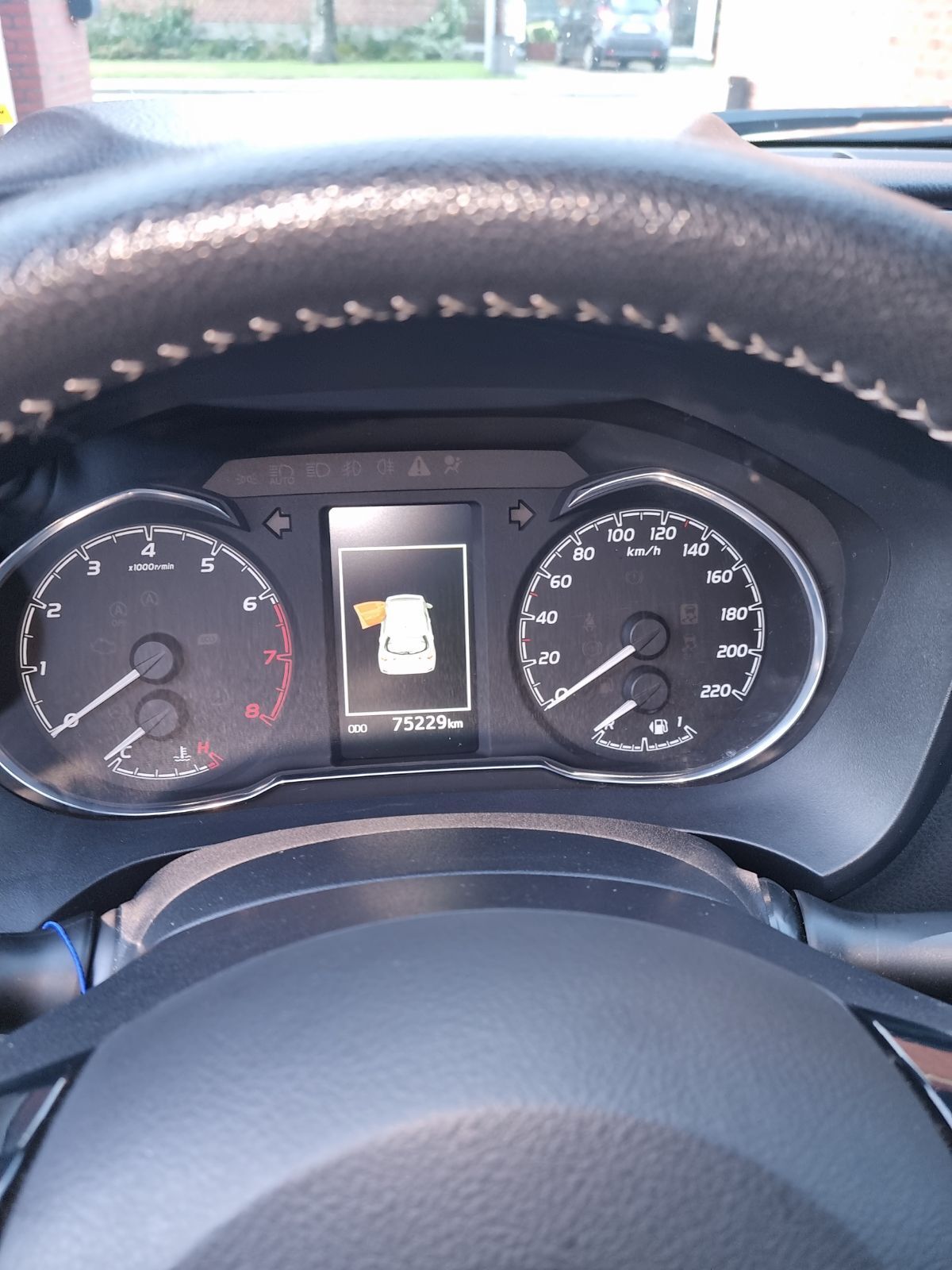 Grå Toyota Yaris fra 2019