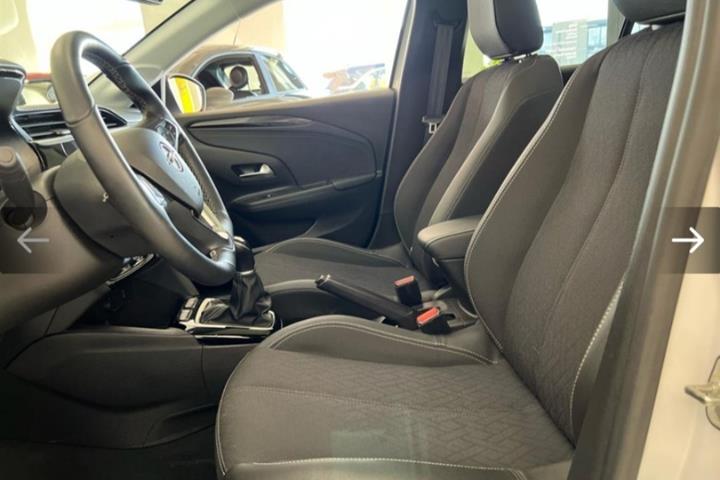 Hvid Opel Corsa fra 2021
