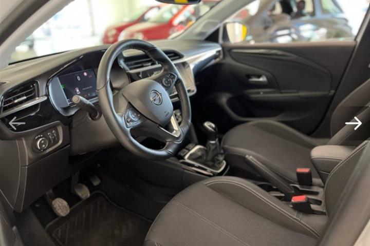 Hvid Opel Corsa fra 2021