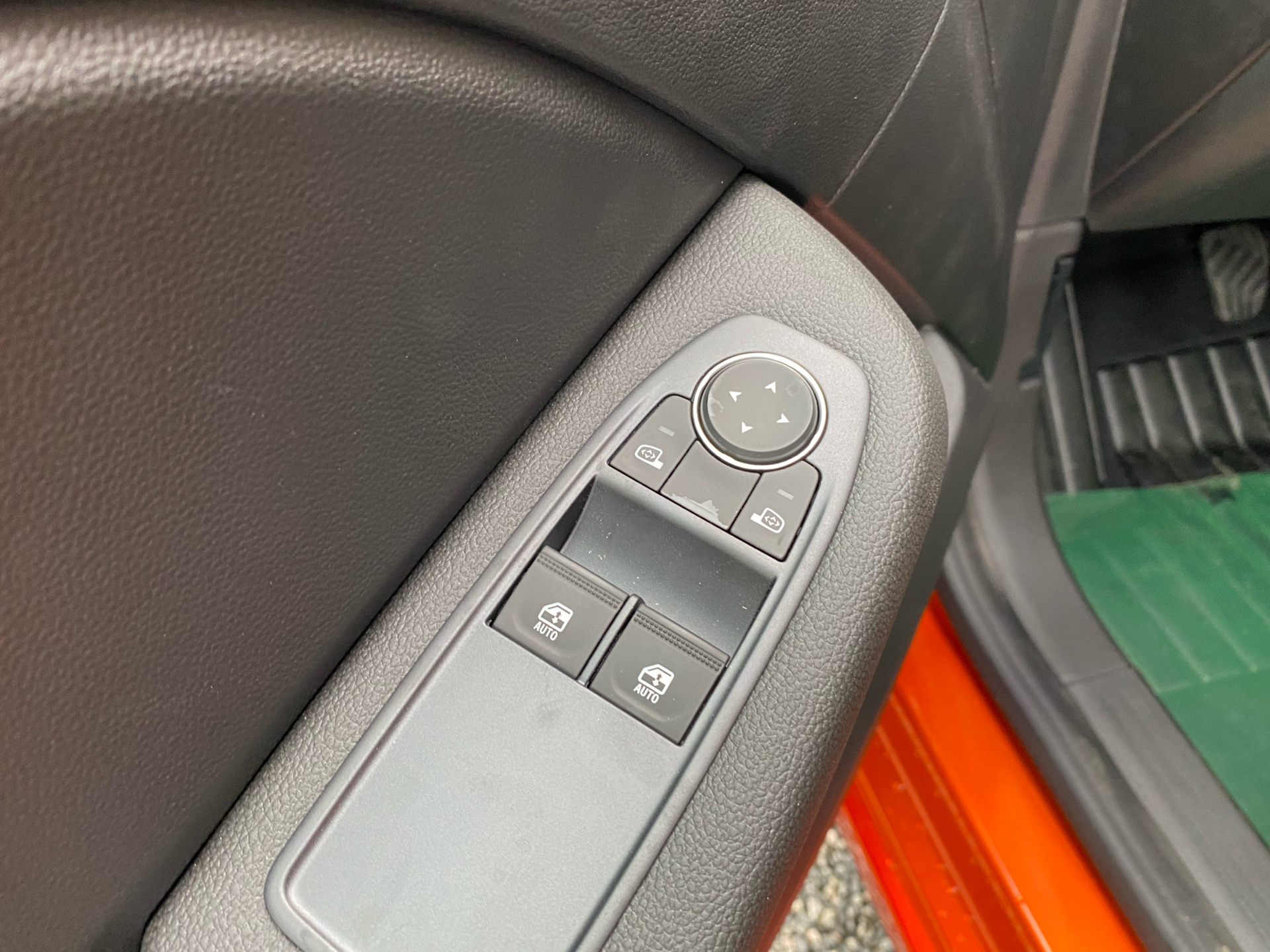 Orange Renault Clio fra 2023