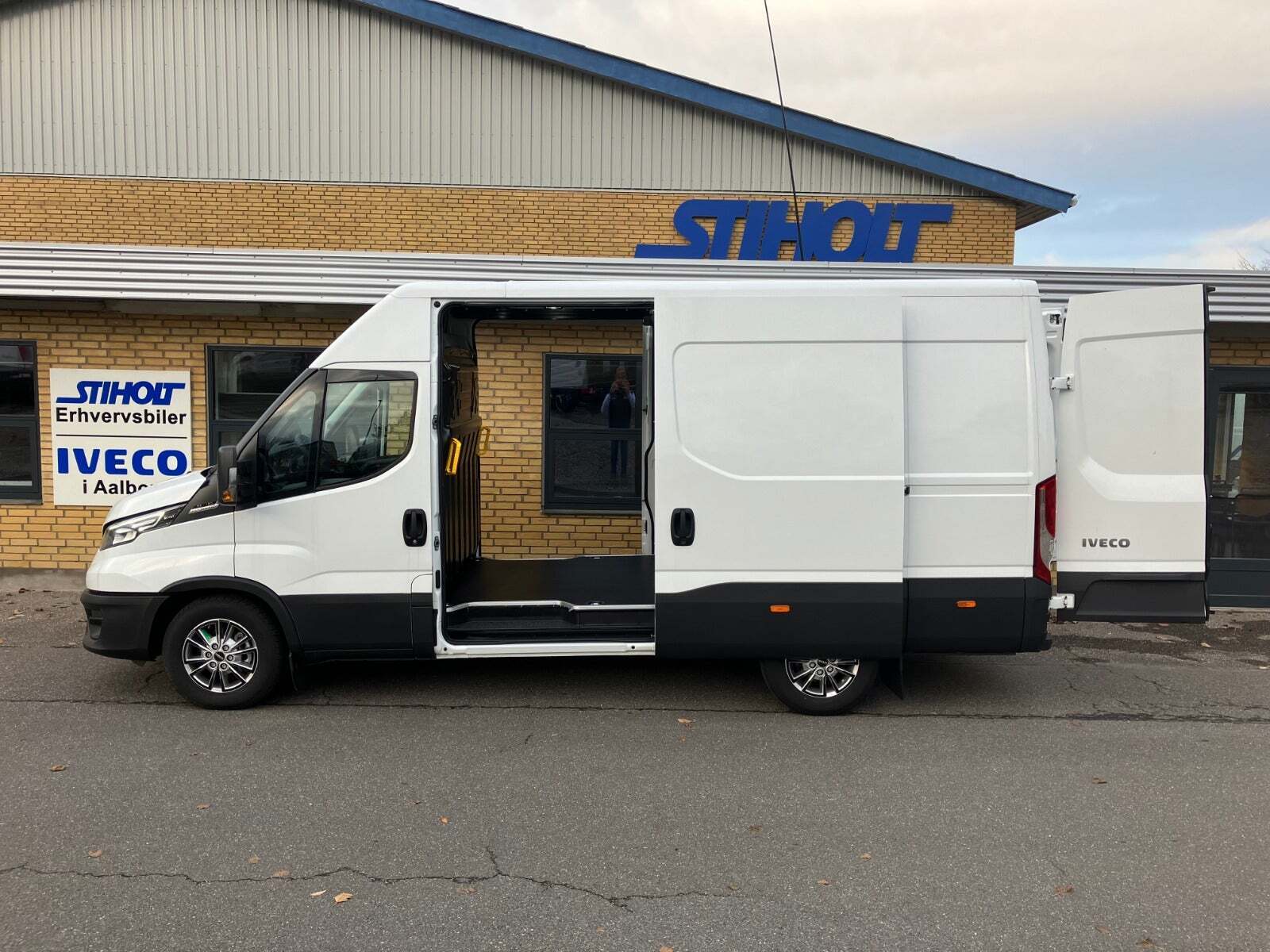 Iveco Daily 3,0 35S18 12m³ Van AG8