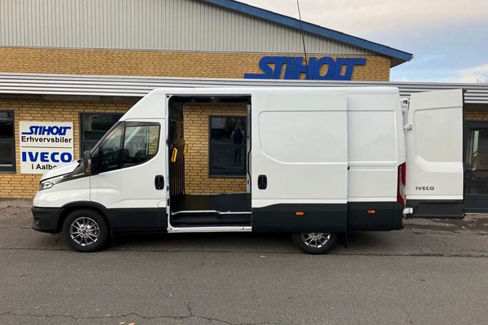Hvid Iveco Daily fra 2023
