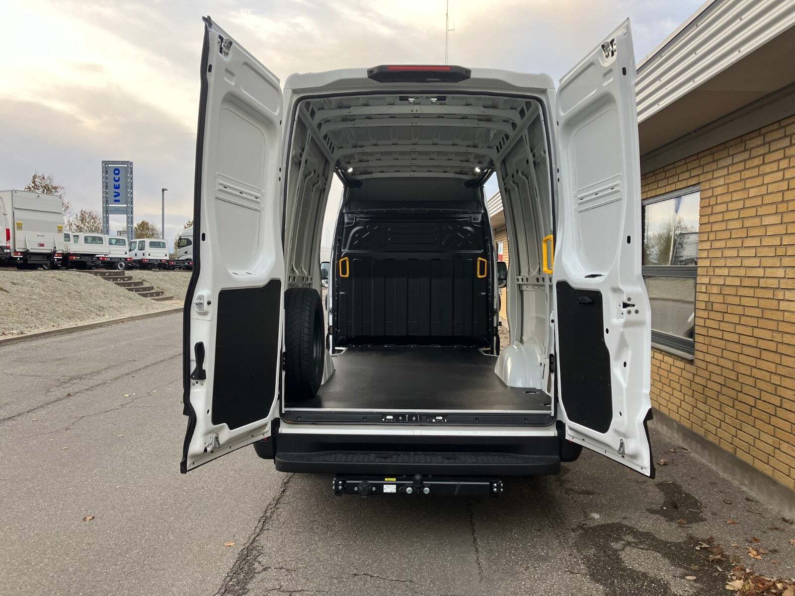 Hvid Iveco Daily fra 2023