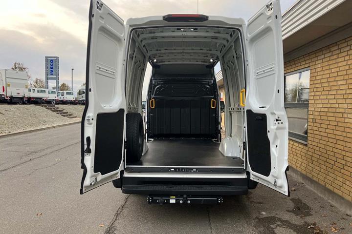 Hvid Iveco Daily fra 2023