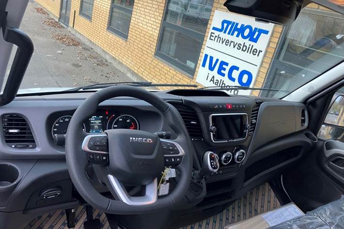 Hvid Iveco Daily fra 2023