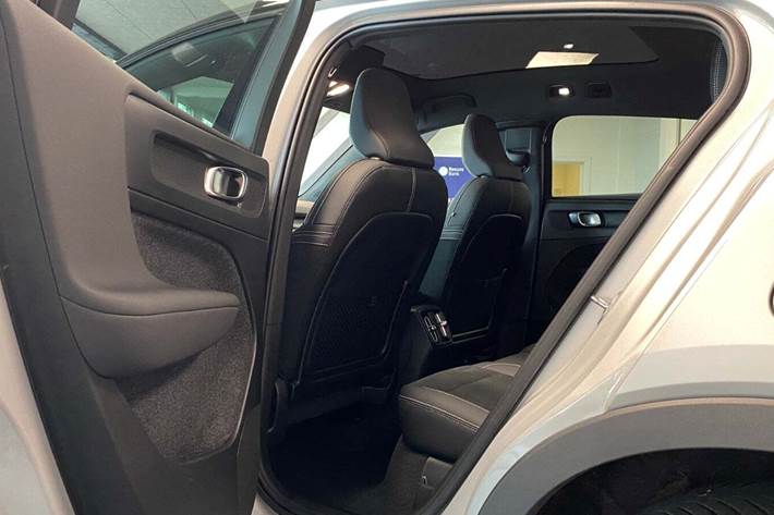 Grå Volvo C40 fra 2022