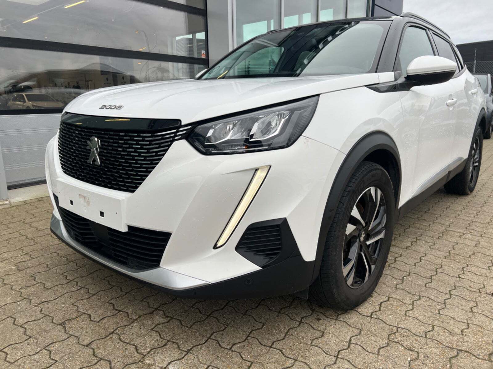 Hvid Peugeot 2008 fra 2020