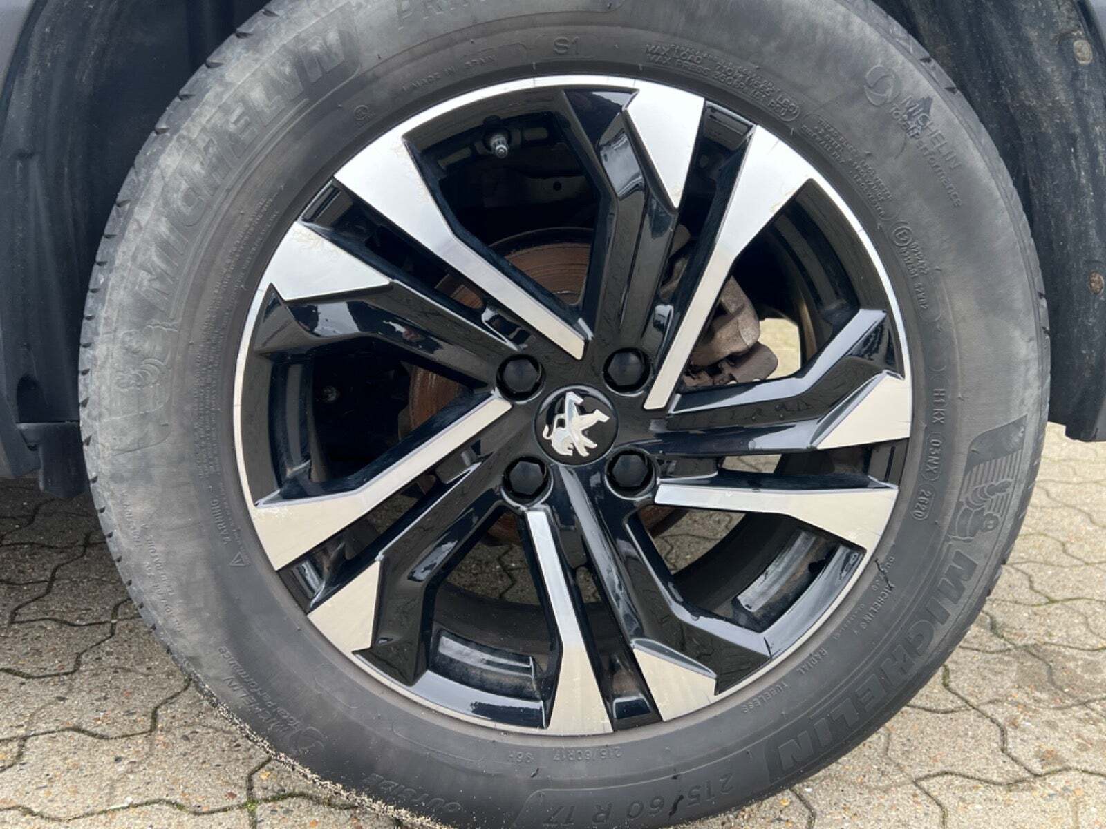 Hvid Peugeot 2008 fra 2020