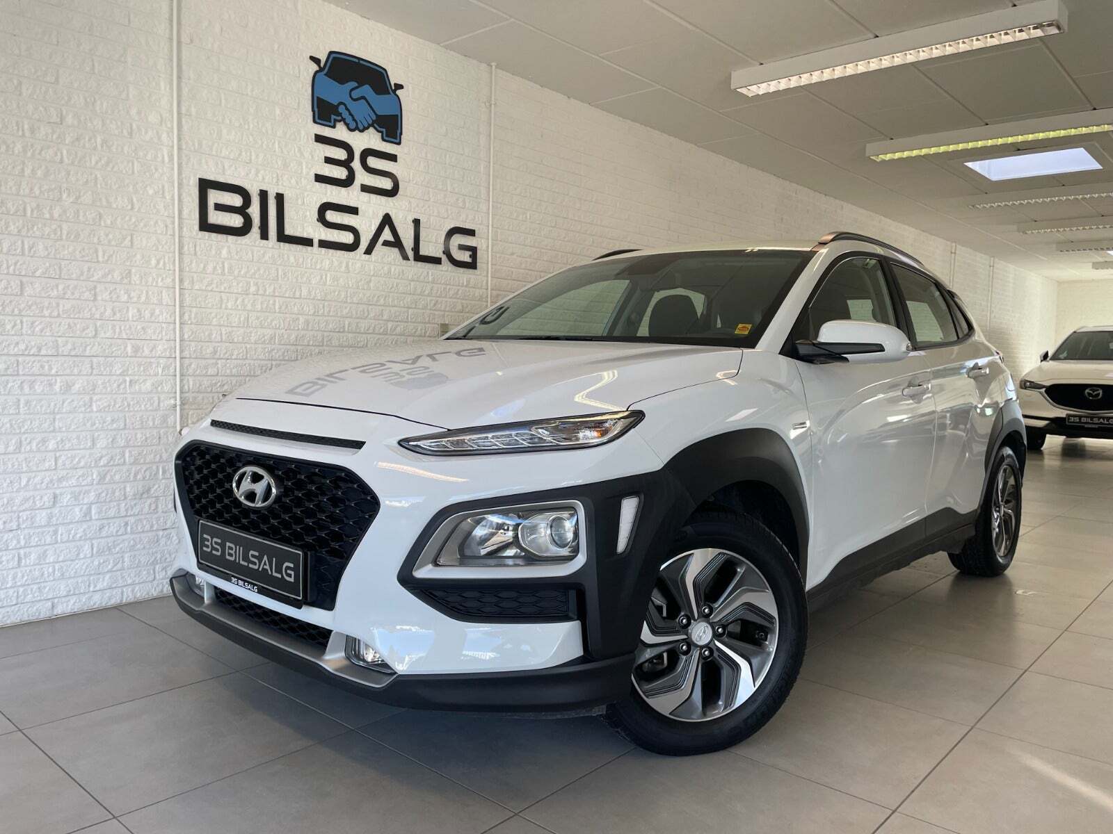 Grå Hyundai Kona fra 2020