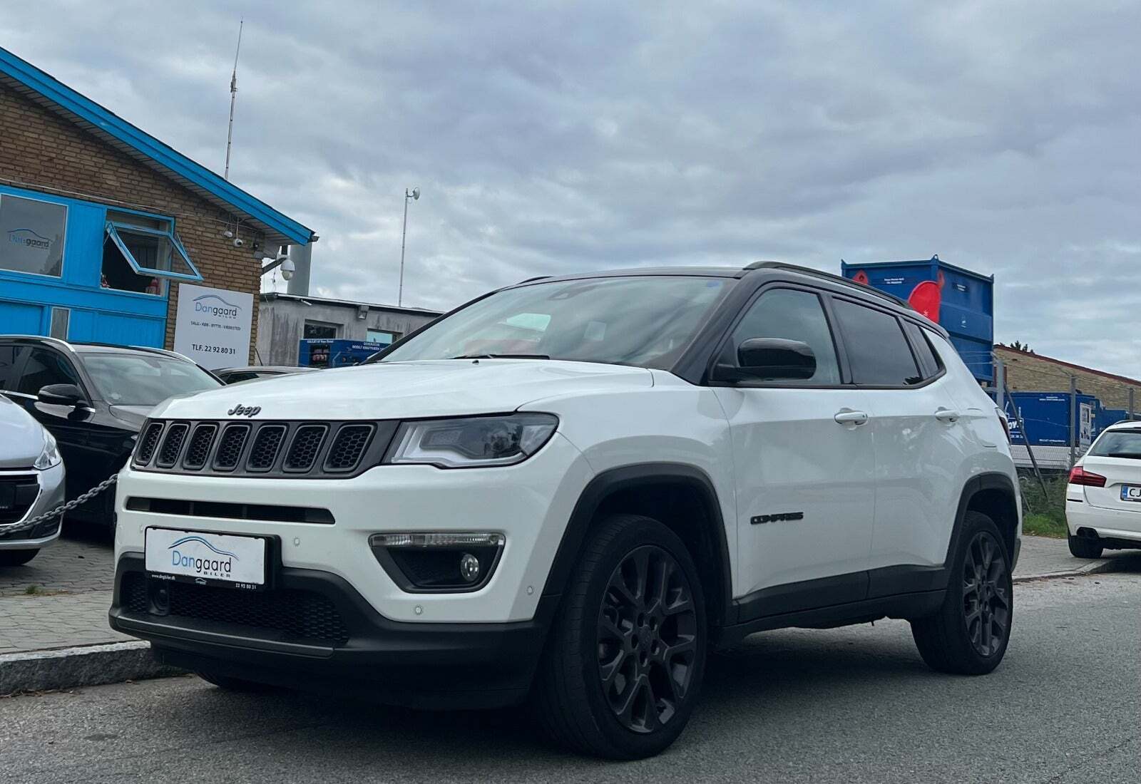 Hvid Jeep Compass fra 2020
