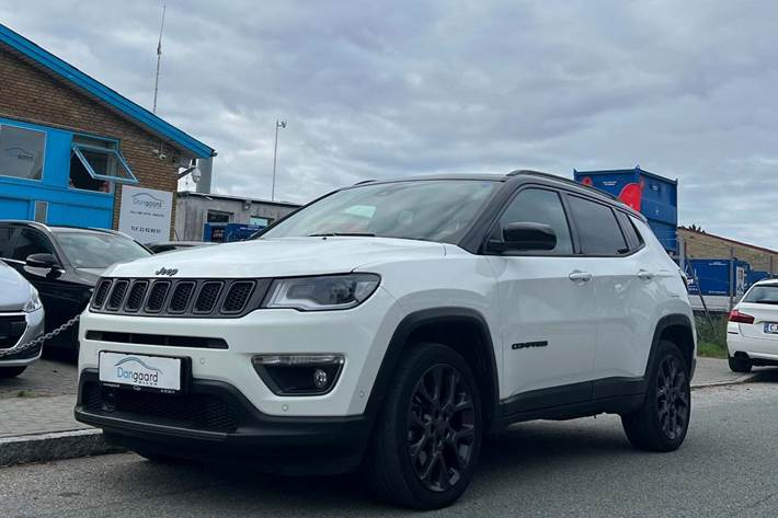 Hvid Jeep Compass fra 2020