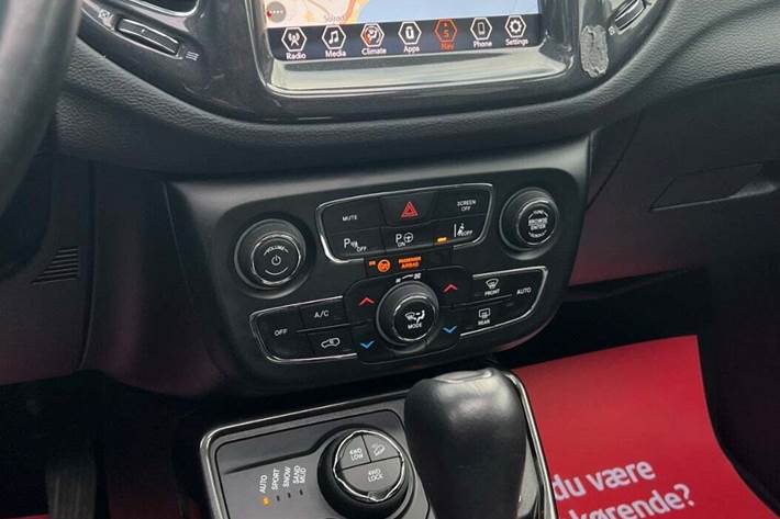 Hvid Jeep Compass fra 2020