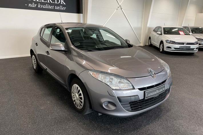 Grå Renault Megane III fra 2011