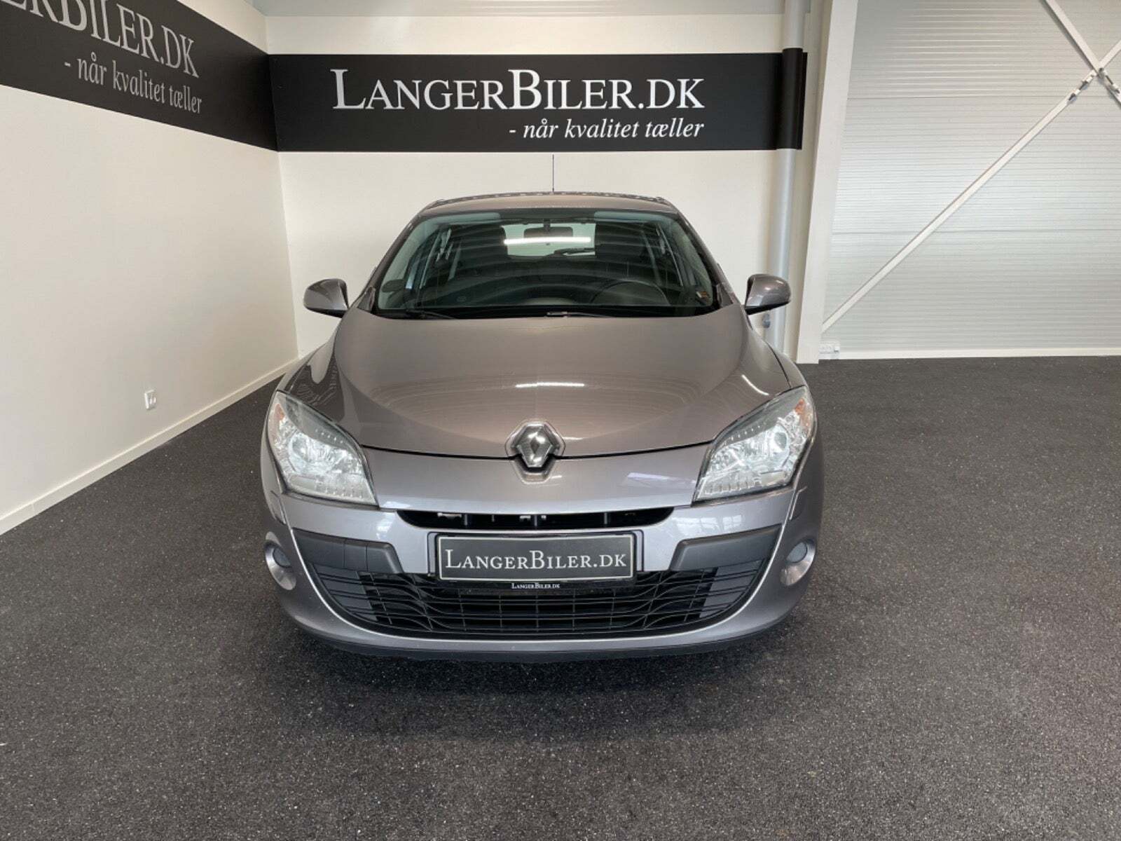 Grå Renault Megane III fra 2011