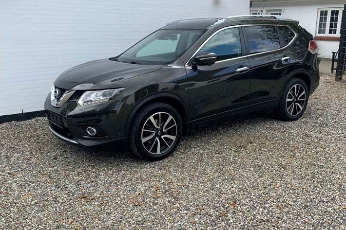 Brun Nissan X-Trail fra 2014