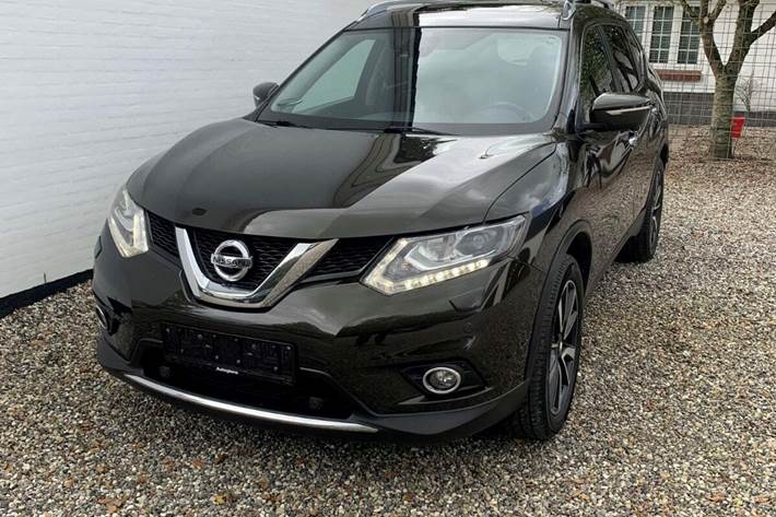 Brun Nissan X-Trail fra 2014