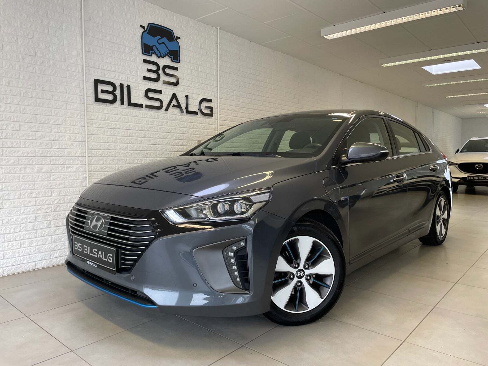 Grå Hyundai Ioniq fra 2018
