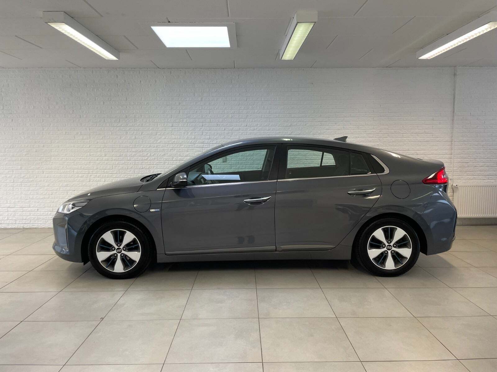 Grå Hyundai Ioniq fra 2018