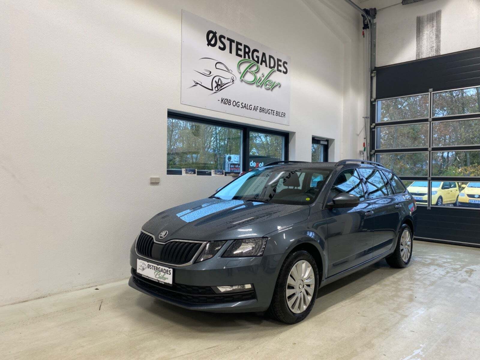 Grå Skoda Octavia fra 2018