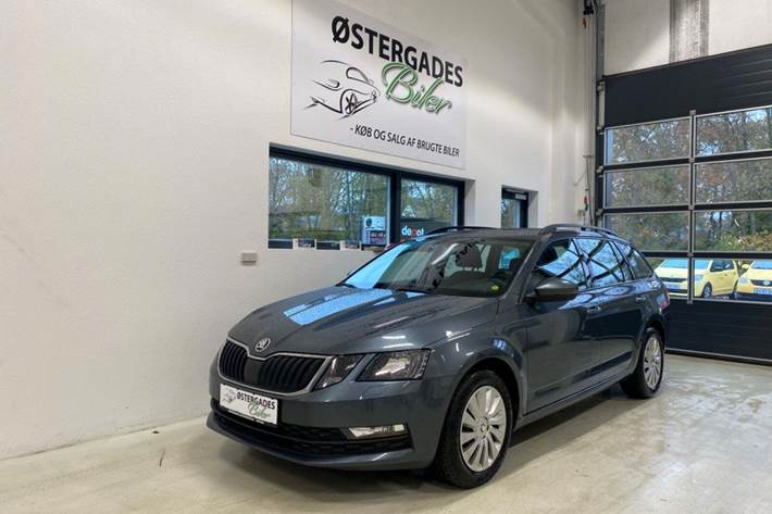 Grå Skoda Octavia fra 2018