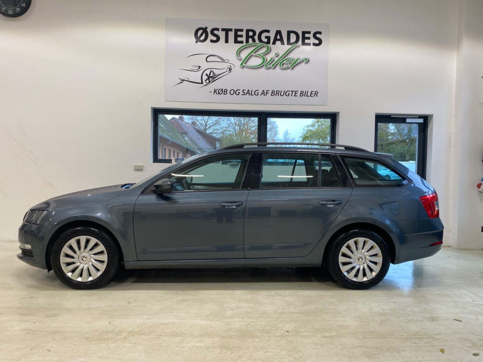 Grå Skoda Octavia fra 2018