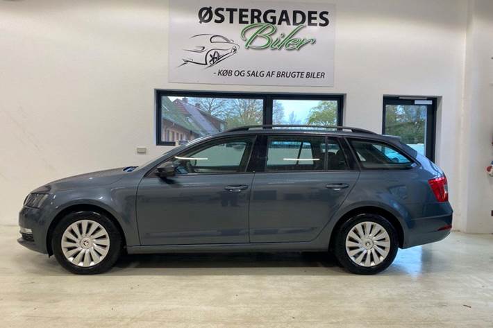 Grå Skoda Octavia fra 2018