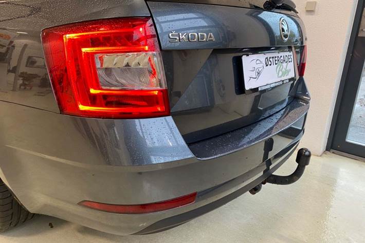 Grå Skoda Octavia fra 2018