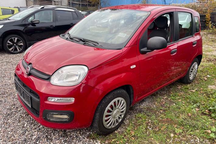 Rød Fiat Panda fra 2013