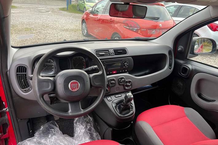 Rød Fiat Panda fra 2013