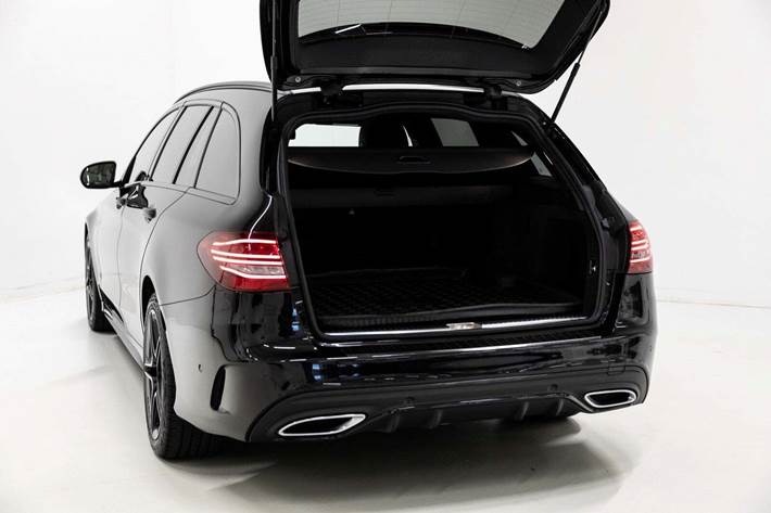 Grå Mercedes C220 d fra 2021