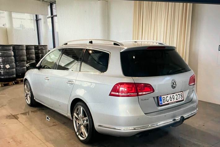 Sølv VW Passat fra 2012
