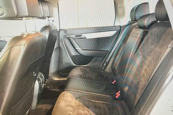 Sølv VW Passat fra 2012