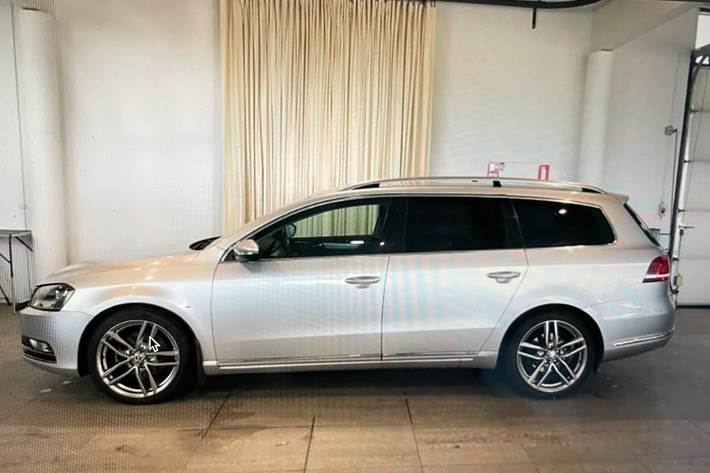 Sølv VW Passat fra 2012