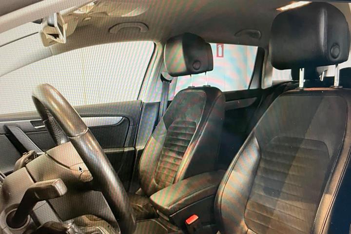 Sølv VW Passat fra 2012