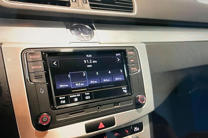 Sølv VW Passat fra 2012