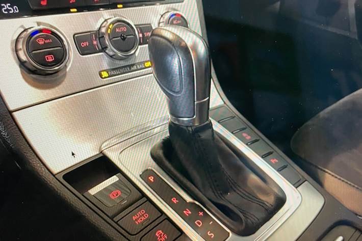 Sølv VW Passat fra 2012