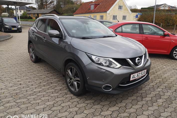 Grå Nissan Qashqai fra 2014