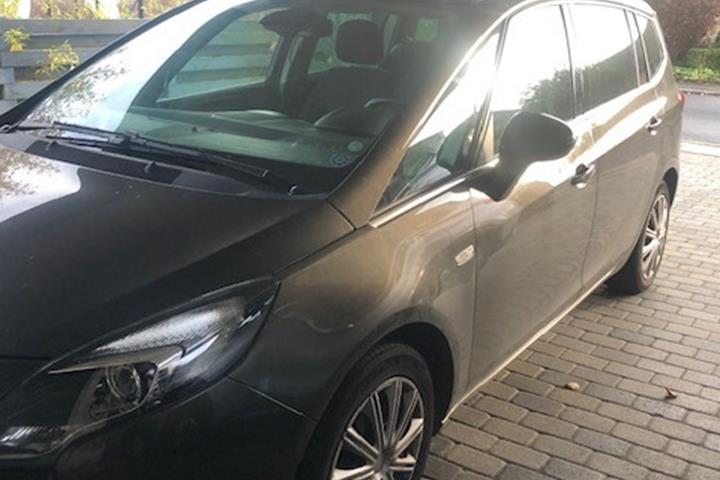 Grå Opel Zafira fra 2014