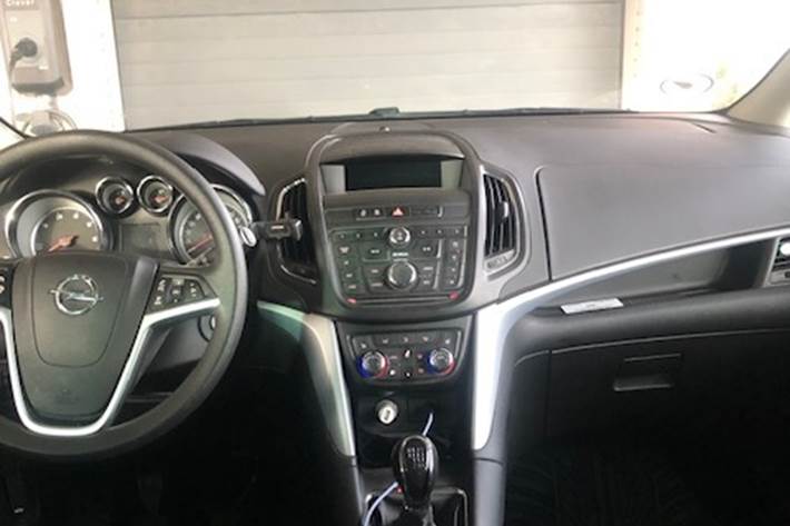 Grå Opel Zafira fra 2014