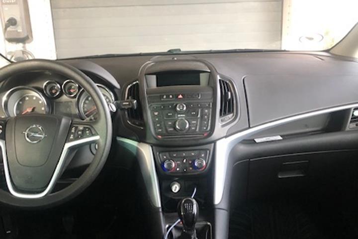 Grå Opel Zafira fra 2014