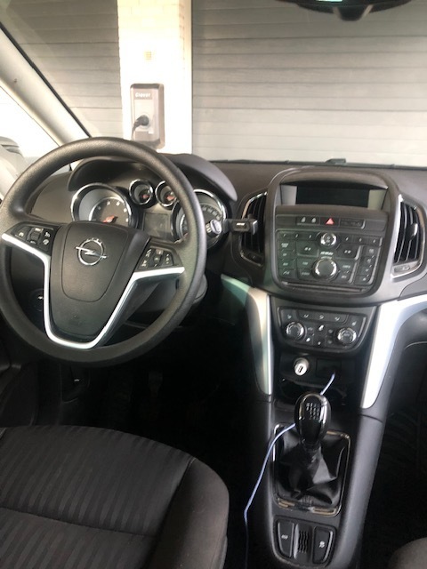 Grå Opel Zafira fra 2014