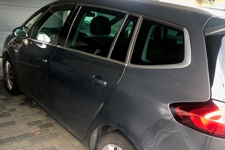 Grå Opel Zafira fra 2014