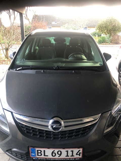 Grå Opel Zafira fra 2014