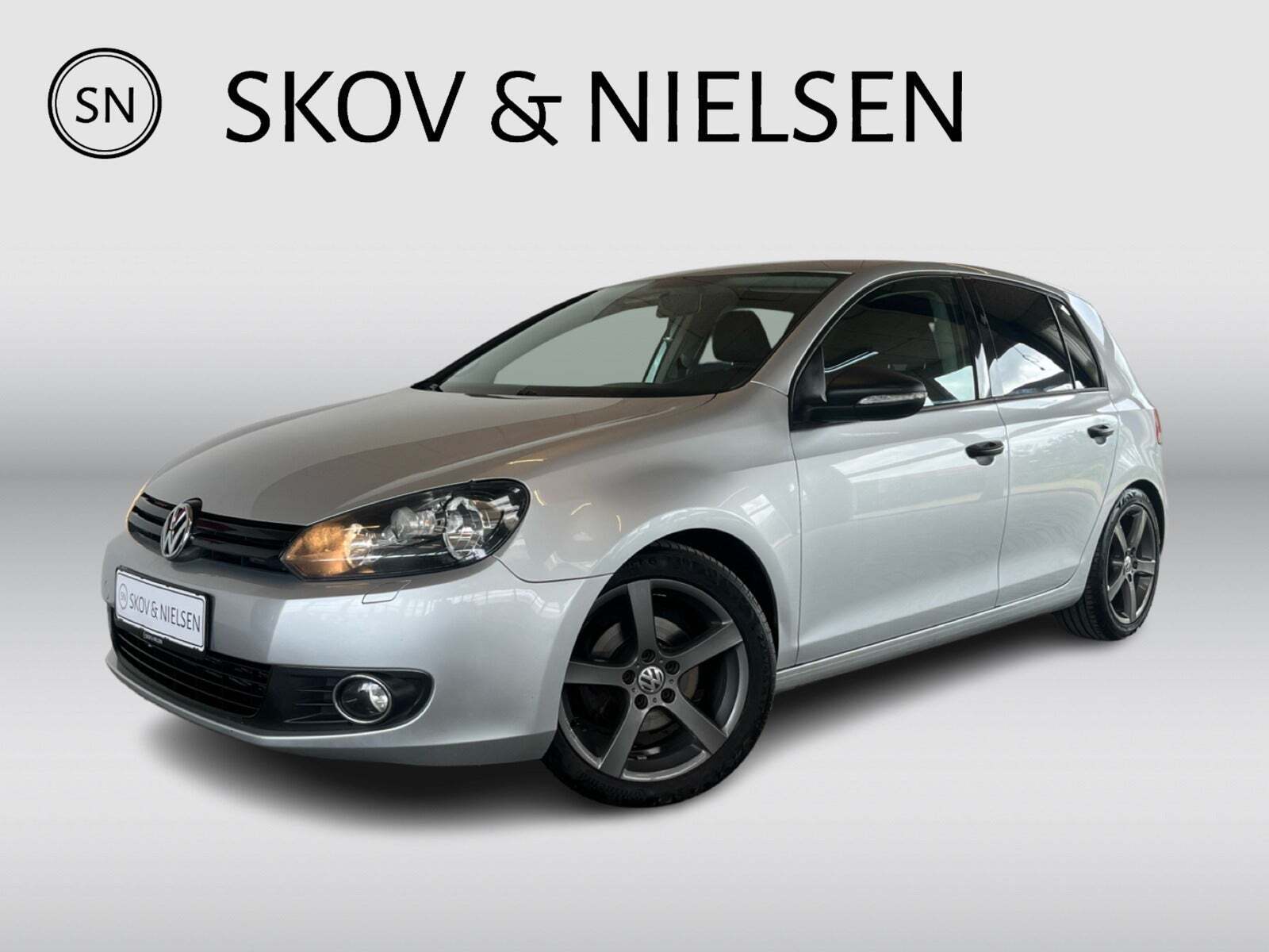 Grå VW Golf VI fra 2010