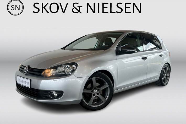 Grå VW Golf VI fra 2010